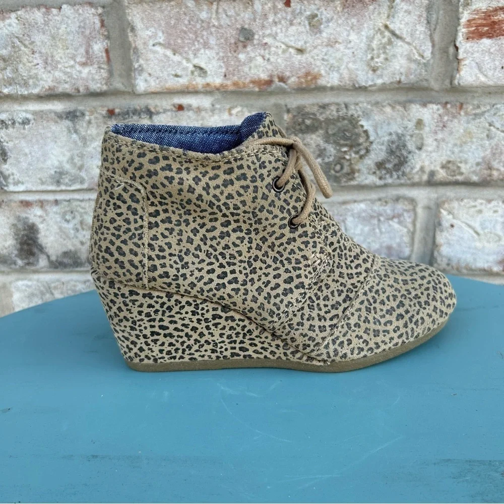 TOMS Leopard Print Wedge Booties Size 5